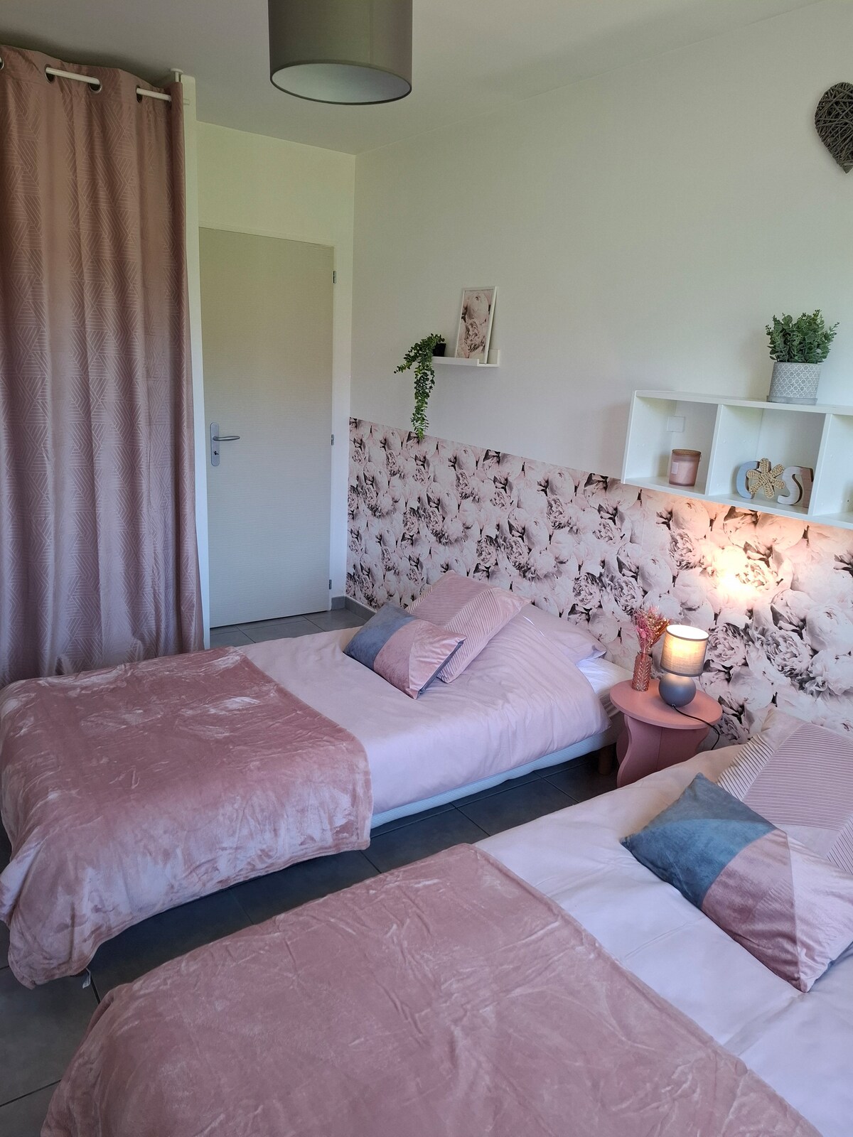 розова спалня и килер