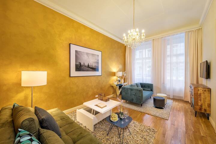 Fabulous 2BDR apt. w/ Netflix in Lesser Town