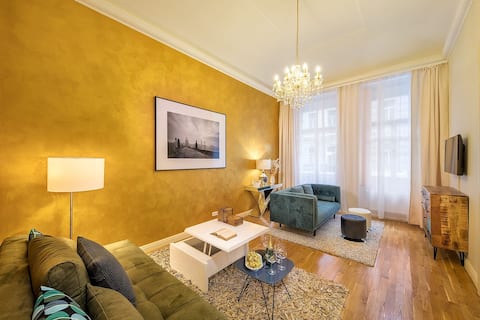 Fabulous 2BDR apt. w/ Netflix in Lesser Town