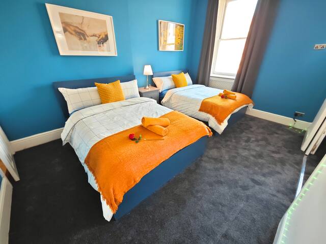 Luxury 4-Bedroom Apartment near Oxford St gallery image 2