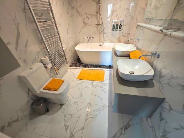 Luxury 4-Bedroom Apartment near Oxford St gallery image 3