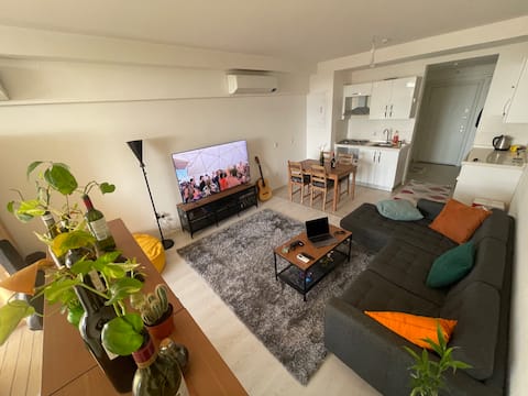 Modern & Cozy Studio Apartment With Scenic Views