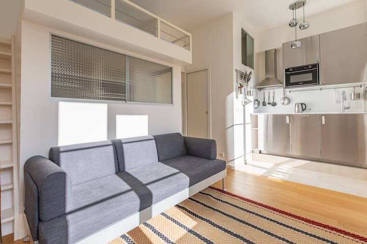 New On Airbnb - Stunning Canal View - Tiny Loft - Paris 12e Arrondissement