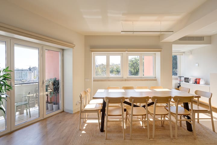 Home Out- Apartment w/8 Suite at Marquês de Pombal