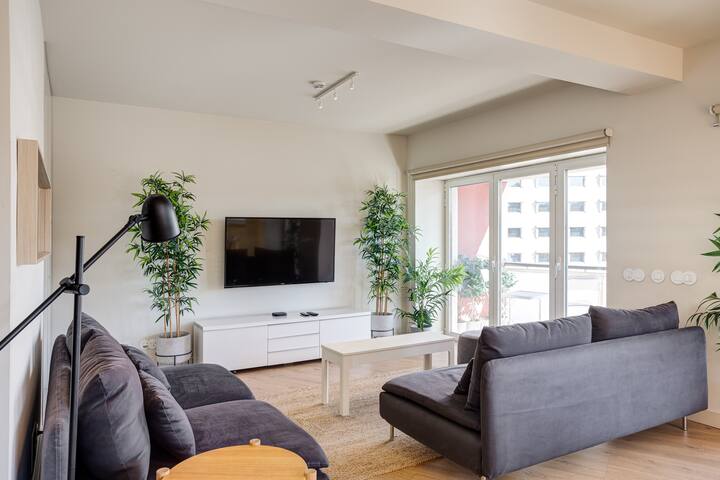 Home Out- Apartment w/8 Suite at Marquês de Pombal gallery image 2