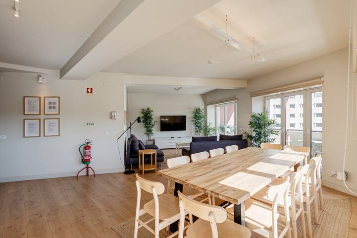 Home Out- Apartment w/8 Suite at Marquês de Pombal gallery image 5