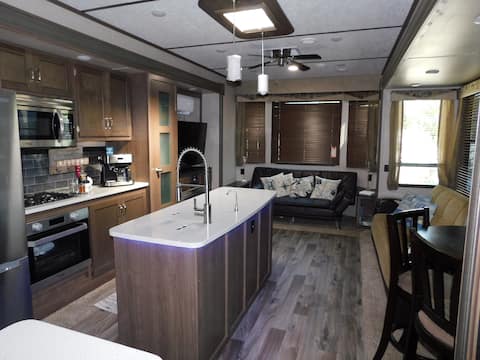 Top Airbnb: Primo's RV Hideaway: Sun & Fun in Key Largo