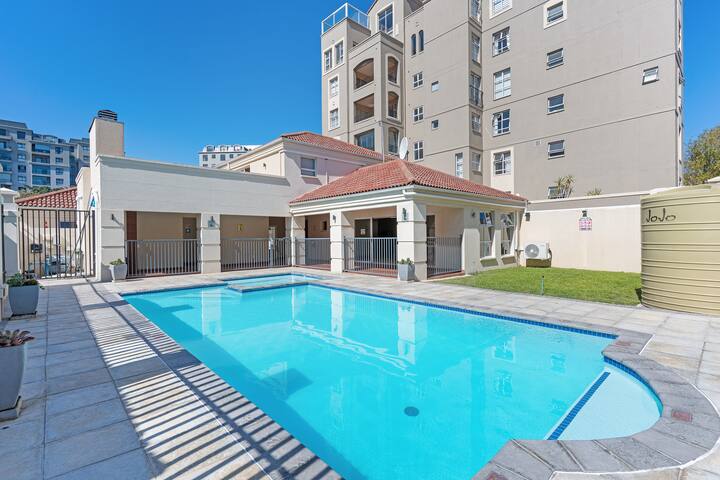 25% off Stylish 2 bed, 2 bath gallery image 2