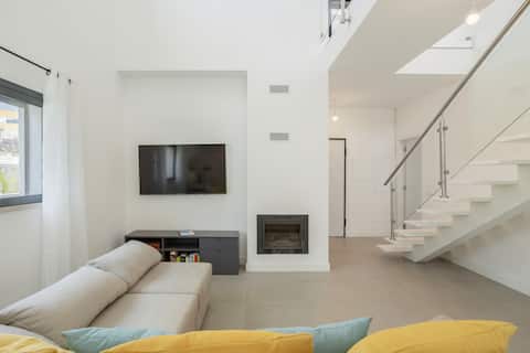Popular Airbnb listing: Beachside Modern Villa Portimão - CASA DISIA in Portimão