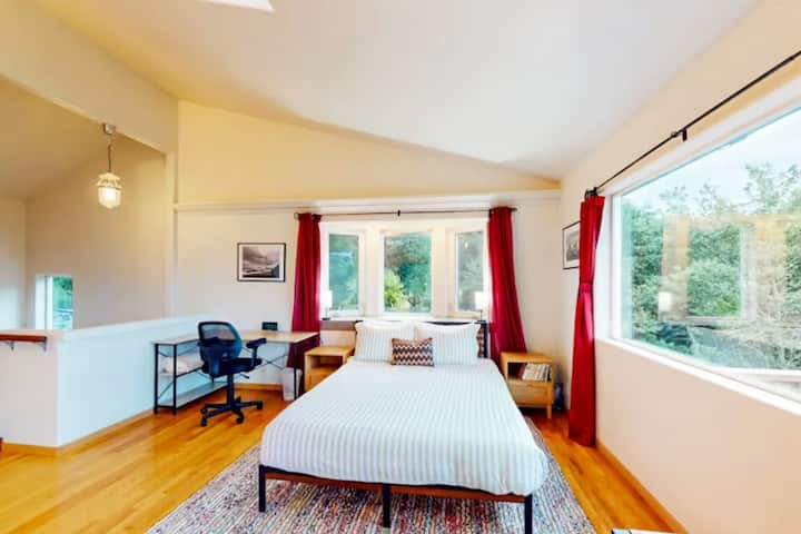 Აი, ზემოთ მდებარე მთავარი საძინებელი.