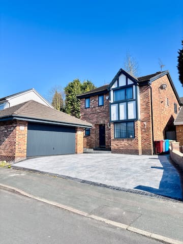 Luxury 5BR Stay w/City Access