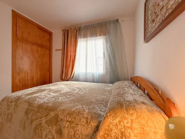 Вграден дървен гардероб за ваше удобство. Дървен вграден гардероб за ваше удобство.