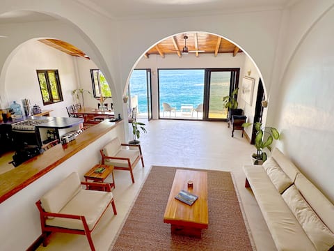 Private Oceanfront Villa & Studio @ VillaDelOlas