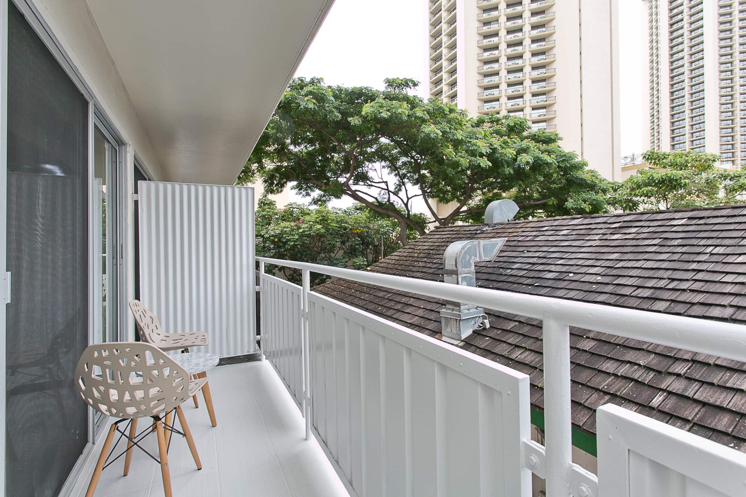 Monstera Plant Modern Waikiki 1/2 Block To Beach! - Image 2