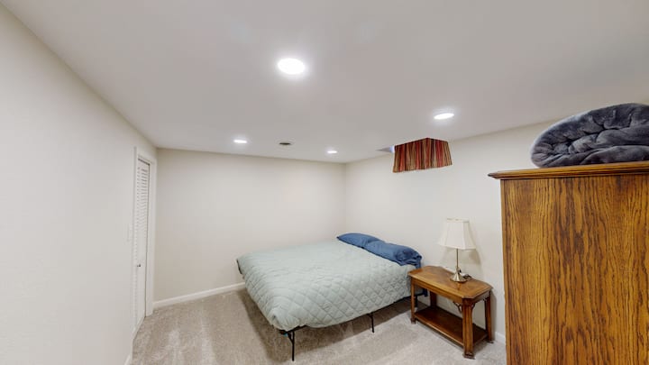 Четврта спална соба во подрумот 