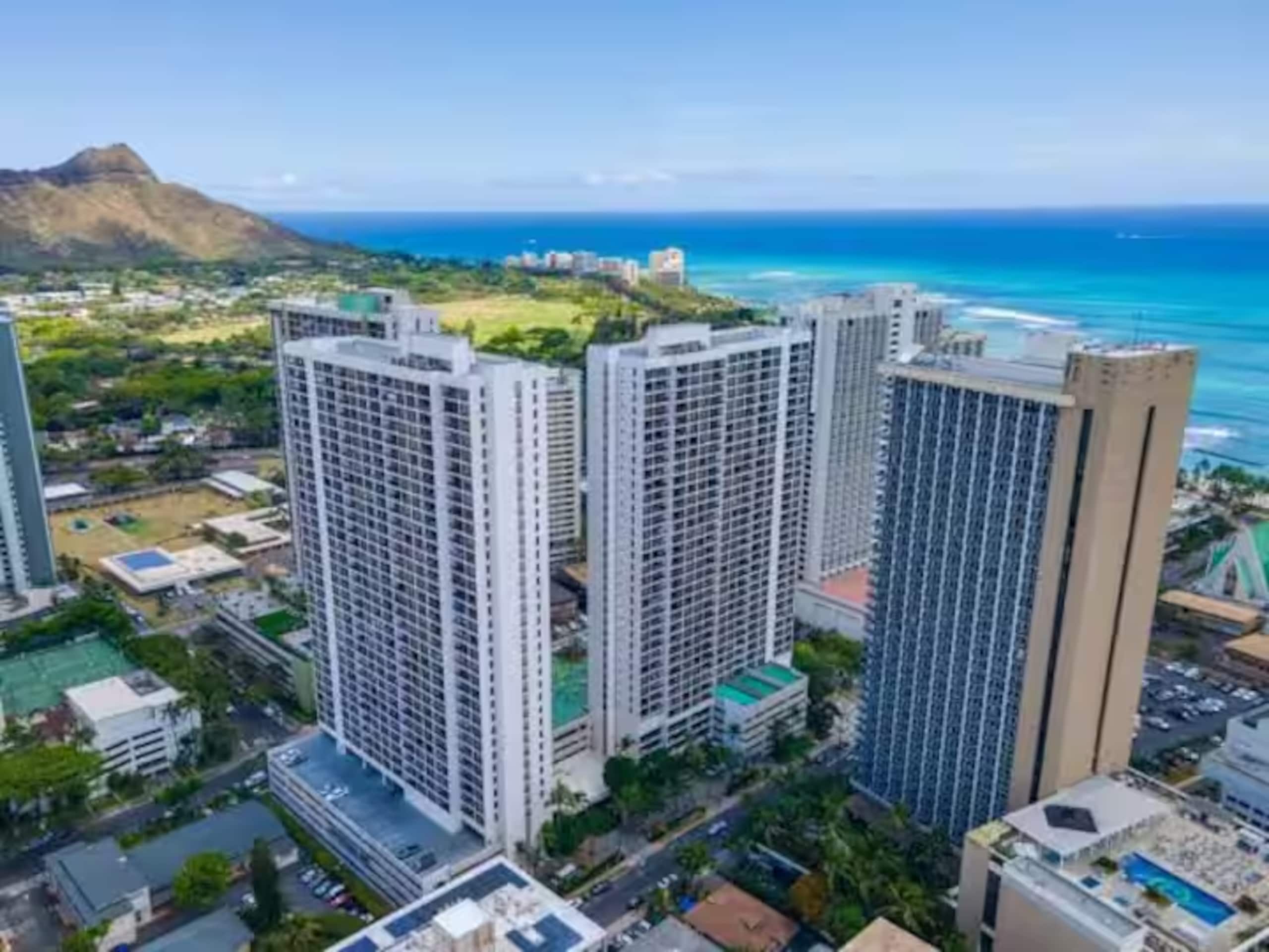 Condo in Honolulu · ★4.81 · 1 bedroom · 3 beds · 1 private bath - Image 21