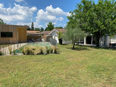 Peaceful 150 m² villa with pool near Bordeaux