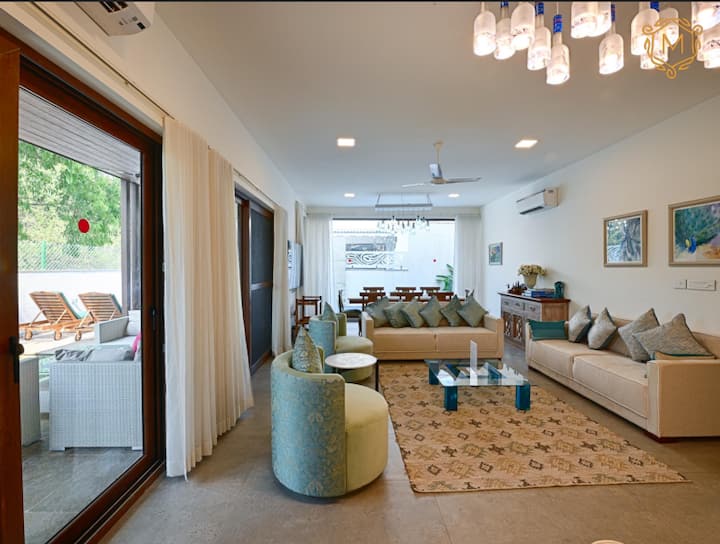 Living room image 1