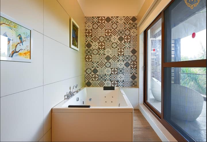 Full bathroom 2 image 1