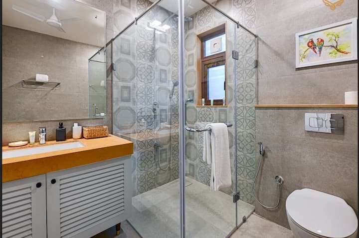 Full bathroom 3 image 1
