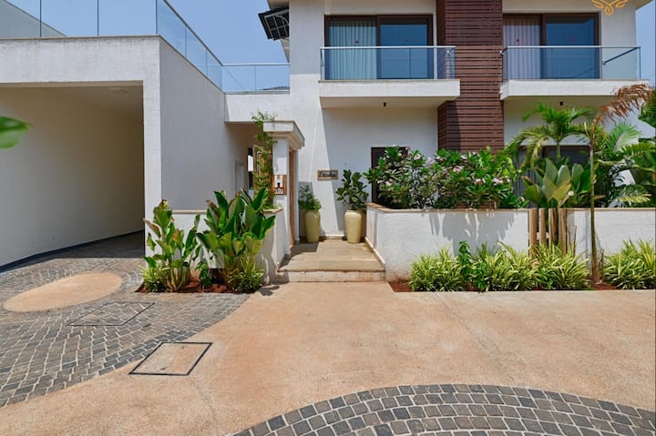 Exterior image 3