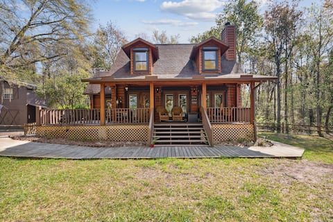 Saint Mary's River Dream Cabin with Pool
