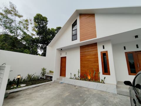 Rumah Tepi Jogja with private pool