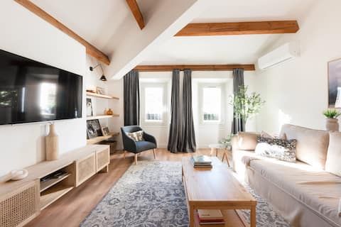 Annonce Airbnb populaire: Cozy Duplex Downtown Isle sur Sorgue à L'isle Sur La Sorgue
