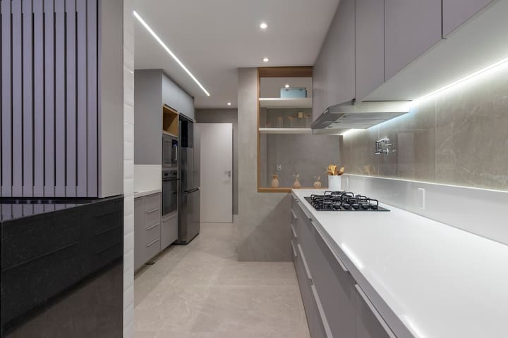 Stylish Copacabana Apt one block from the beach