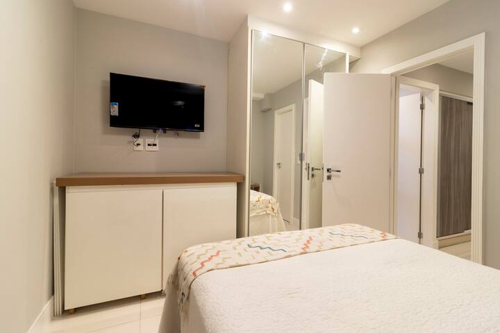 Stylish Copacabana Apt one block from the beach gallery image 5