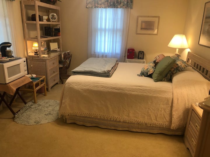 Queen BR with small kitchenette includes M/Wave, choice of 2 coffee pots, very small refrigerator, toaster. Adequate closet and plenty of drawer space available.  Ceiling fan.