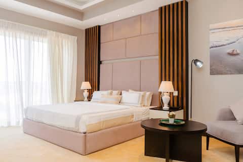 Coastal Haven Studio w/ Pool, Gym & Relaxation