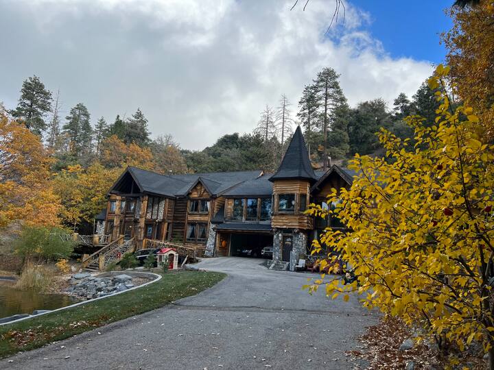Bear Mt. “Lodge” 5 Star 10 guests 4Br 4Ba Cabins for Rent in
