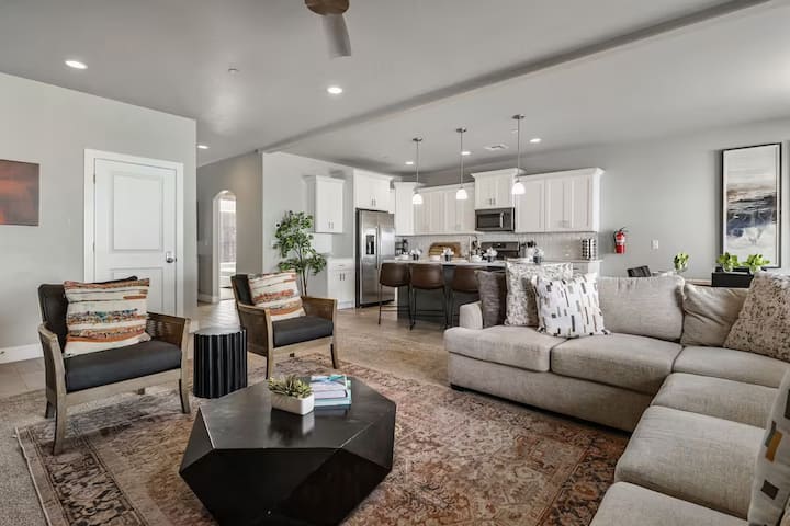 Zion 283 Group Retreat | Private Pool & Waterpark - Hurricane