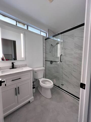 Modern Nest in West Covina gallery image 5