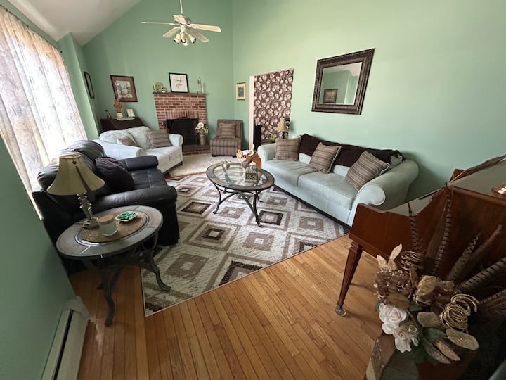 Entire House, Less Than 2 Miles To Beach - Misquamicut State Beach, RI