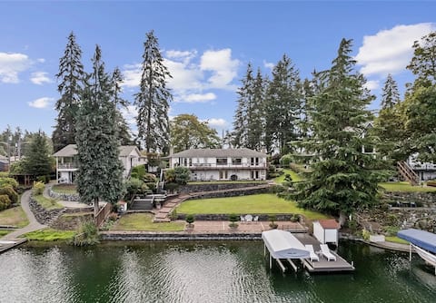 Private Lakefront House with w/spa, sauna & boat