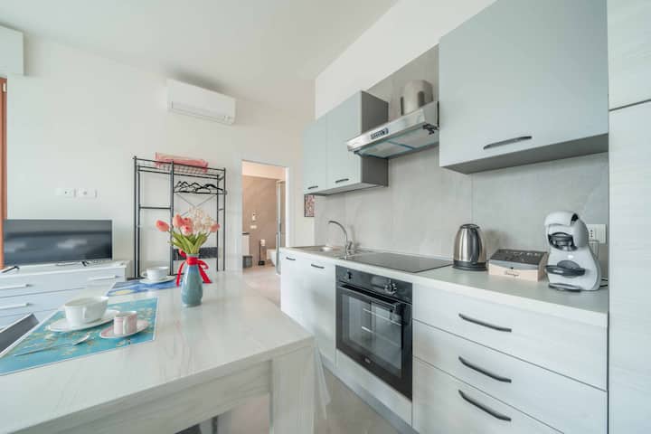 Einstein - Modern Apartment With Balcony - Milan Malpensa Airport (MXP)