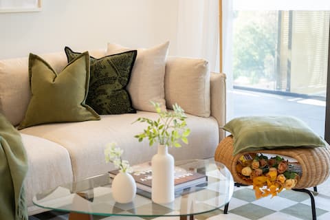 @Dickson Stylish 2BR Retreat w/ Views & Parking