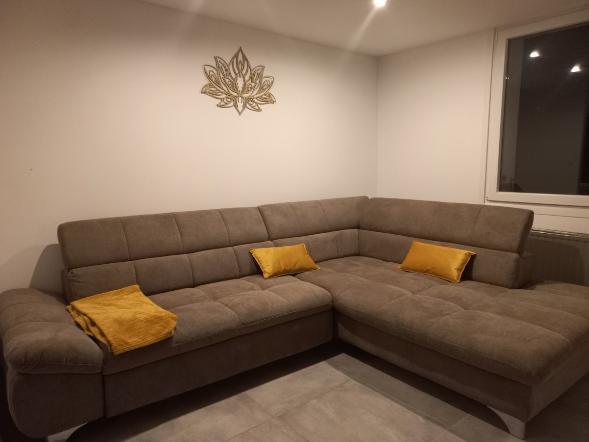 Sofá con capacidad para  2 personas