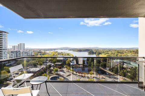 Lakeview 2b2b & 2 Parking | Home of an Art Student