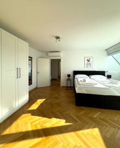 Vienna Crown Penthouse – 6BR, 3Bath, Rathaus View gallery image 5