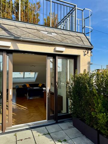 Vienna Crown Penthouse – 6BR, 3Bath, Rathaus View gallery image 4