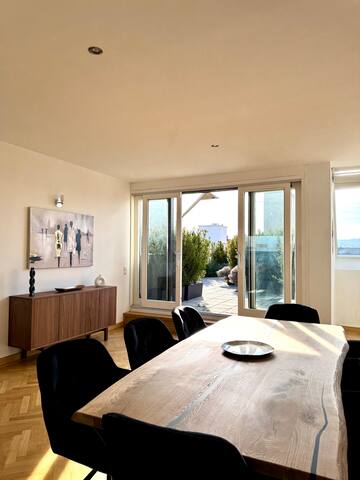 Vienna Crown Penthouse – 6BR, 3Bath, Rathaus View gallery image 3