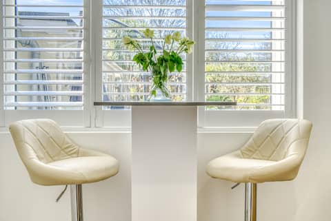 Top Airbnb: The Retreat in Poole