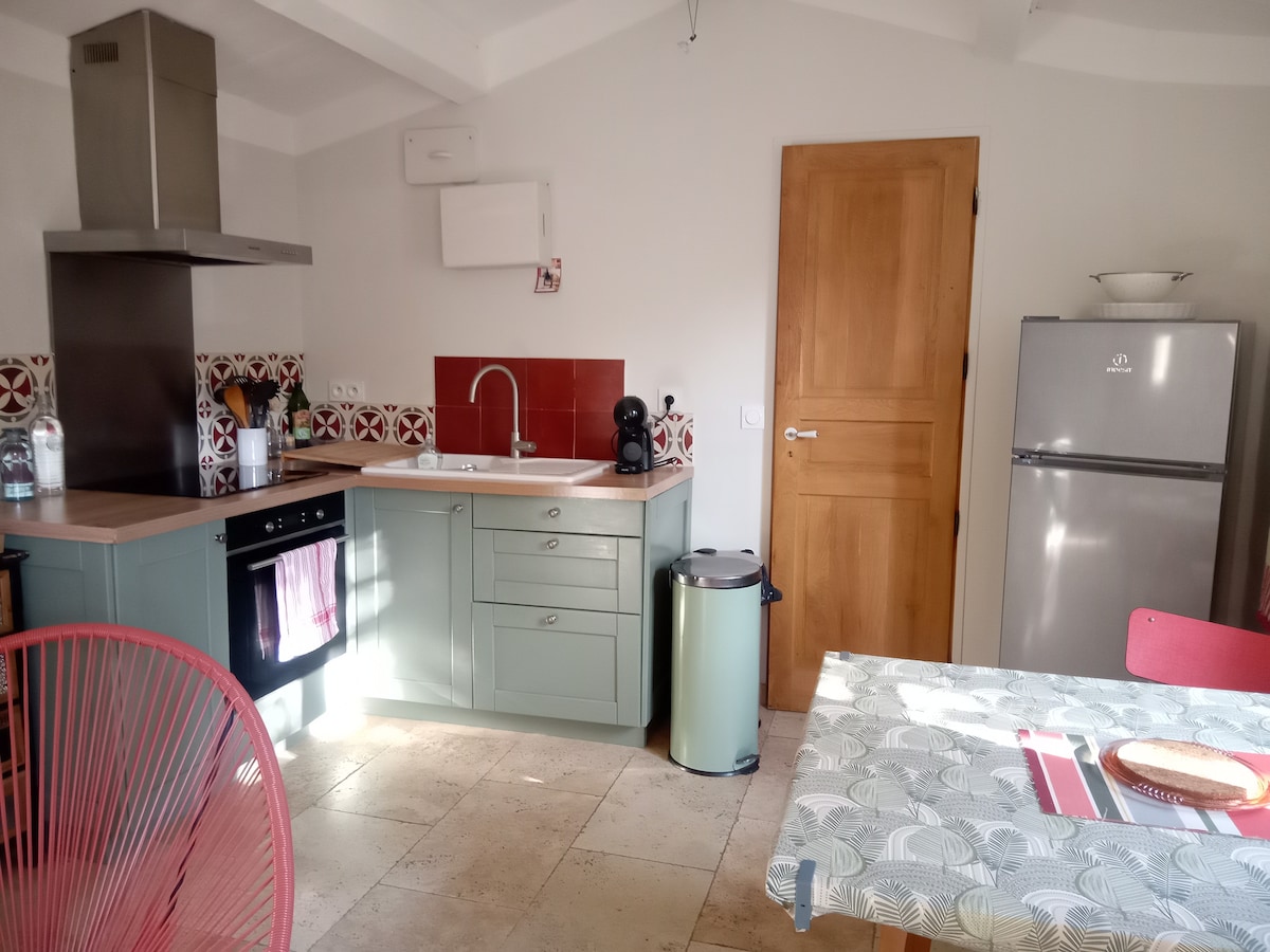 Airbnb performant: Mazet terrace and garden Nîmes à Nîmes