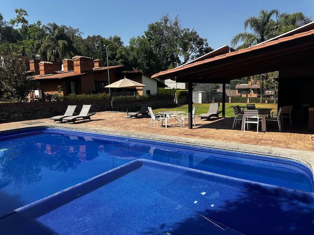 Entire home with 3 bedrooms in Valle De Bravo - Casa chimeneas