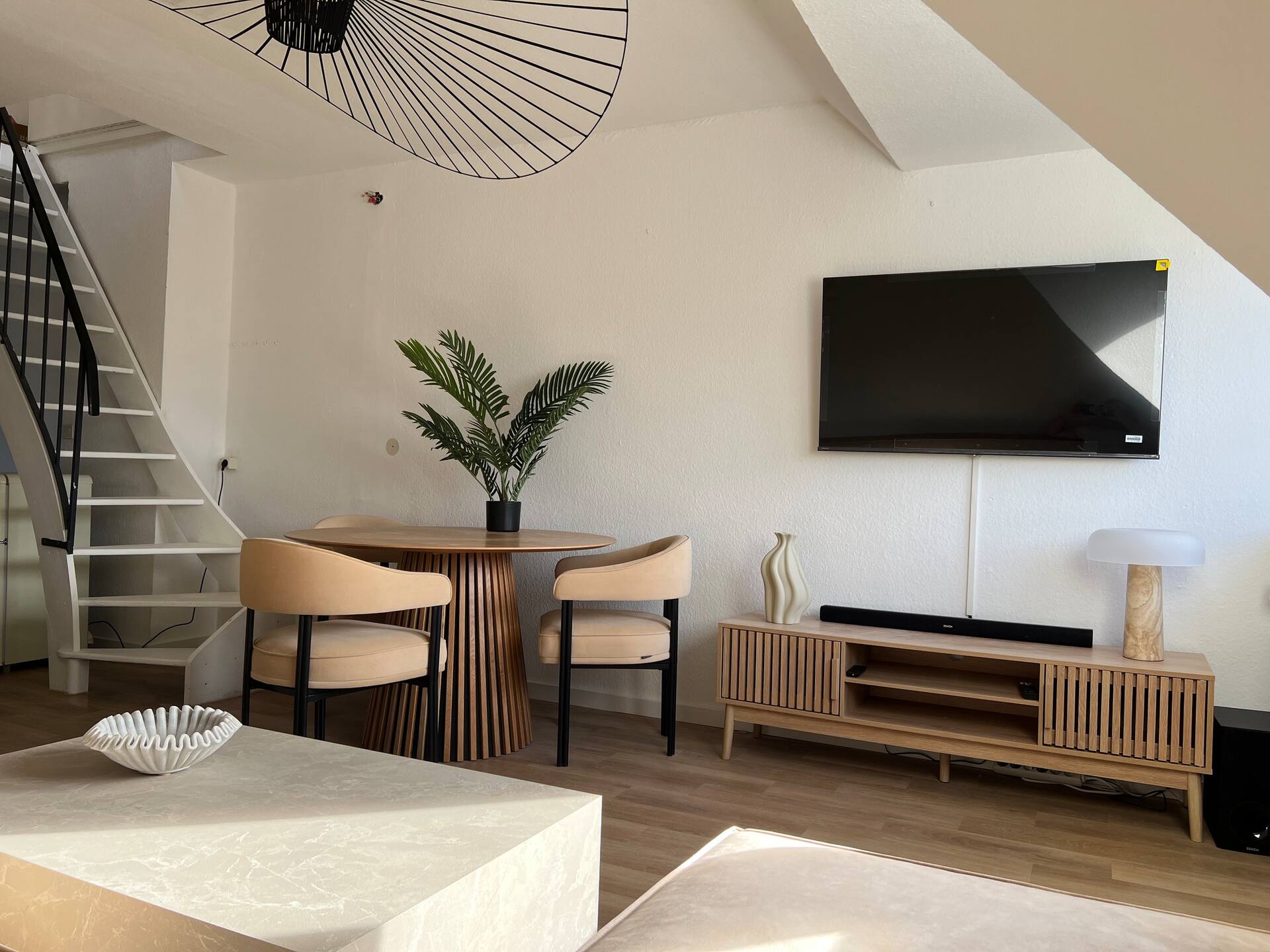 Exclusive, modern & idyllic