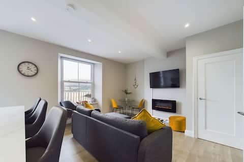 Popular Airbnb listing: Aurora House 2B Havelock Place Warrepoint in Crotlieve