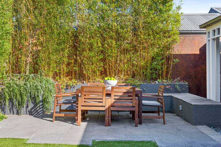 Parking+Style+Super Central Location gallery image 5